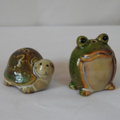 Salt and Pepper Shakers Frog and Turtle