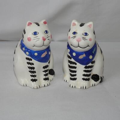Cats Salt and Pepper Shakers
