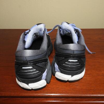 Brooks women's tennis shoes