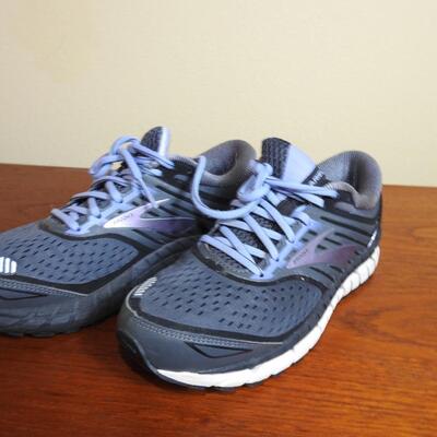 Brooks women's tennis shoes