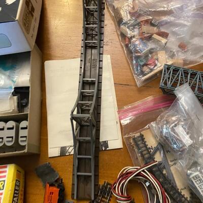 Lot of odds and ends N Scale train pieces- no complete sets