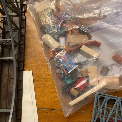 Lot of odds and ends N Scale train pieces- no complete sets
