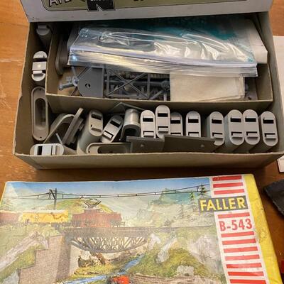 Lot of odds and ends N Scale train pieces- no complete sets