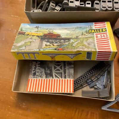 Lot of odds and ends N Scale train pieces- no complete sets