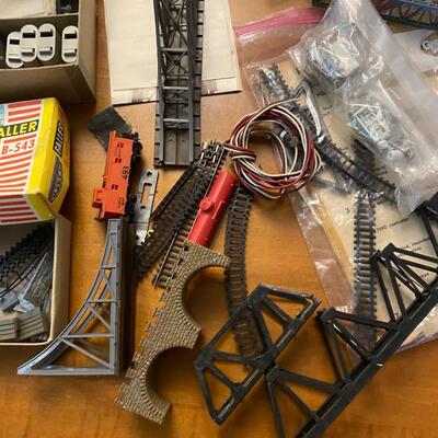 Lot of odds and ends N Scale train pieces- no complete sets