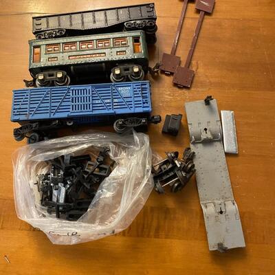 Lot of train 0 scale junk  pieces and parts
