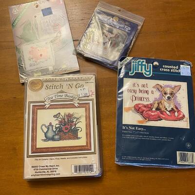 Lot of 4 needlepoint kits new sealed