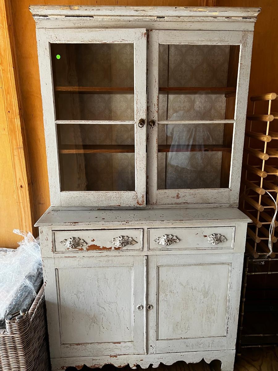 Hutch | EstateSales.org