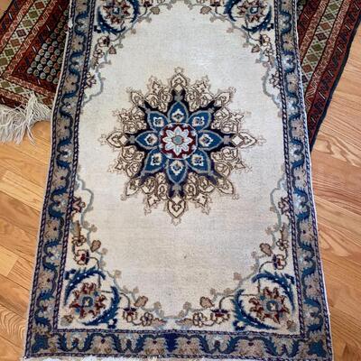 Off white center medallion rug 2