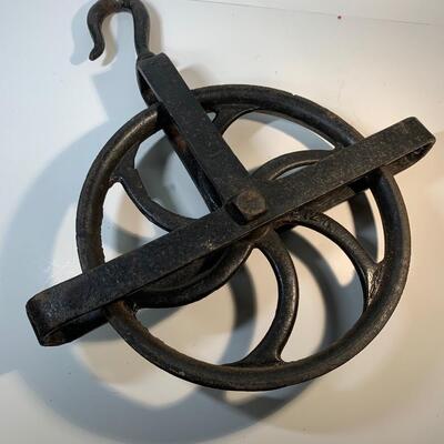 ANTIQUE CAST IRON PULLEY