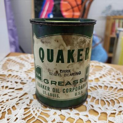OLD METAL QUAKER GREASE CAN