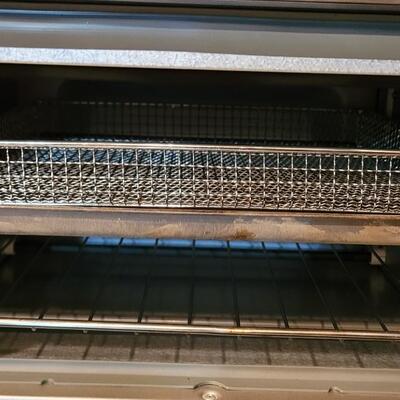 Lot 100: CUISINART Airfryer Toaster Oven with Manual
