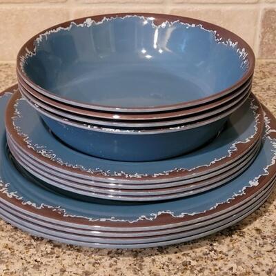 Lot 105: Plastic Dish Set - Blue & Brown