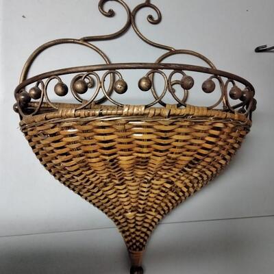 LOT 91 IRON AND WICKER PLANT BASKET AND MAGAZINE RACK