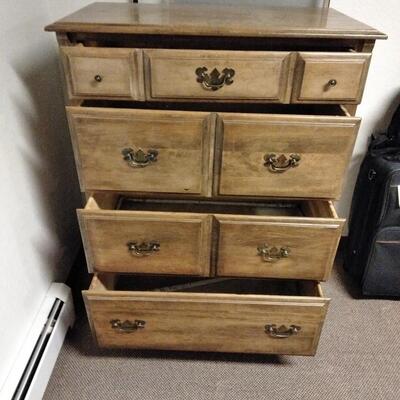 LOT 75 CHEST OF DRAWERS WITH SIGNED LAMP
