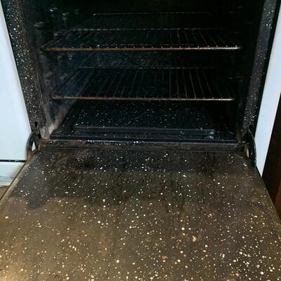 Vintage O'Keefe & Merritt Gas Range in great working condition!