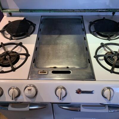 Vintage O'Keefe & Merritt Gas Range in great working condition!