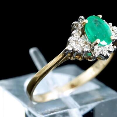 10k Yellow Gold Diamond & Emerald Ring Size 7