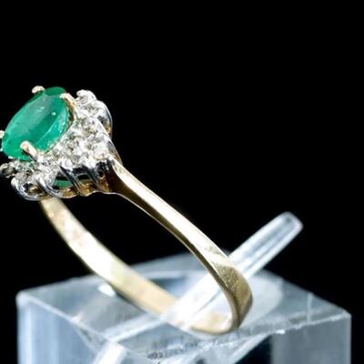 10k Yellow Gold Diamond & Emerald Ring Size 7