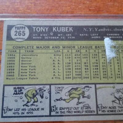 LOT 52   1961 TONY KUBEK BASEBALL CARD