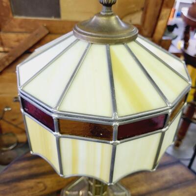 TIFFANY STYLE GLASS TABLE LAMP