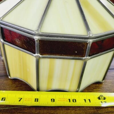 TIFFANY STYLE GLASS TABLE LAMP
