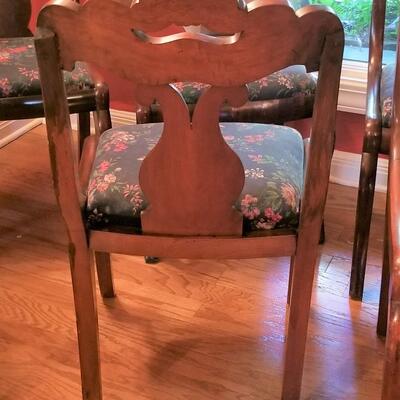 Lot #202  Set of 6 Antique Dining Room Chairs