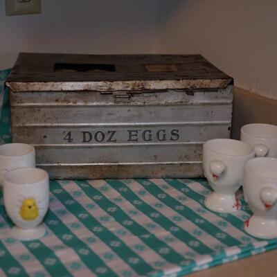 VINTAGE METAL EGG BOX W/ PAPER SEPERATOR W/ DARLING EGG CUPS WITH CHICKS.