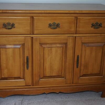 COUNTY MAPLE CABINET WITH TWO DOORS AND DRAWERS