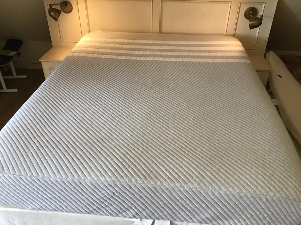 WB244 Queen Size Leesa Mattress w/Box Spring