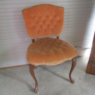Queen Anne Style Chair with Button Tufted Upholstery