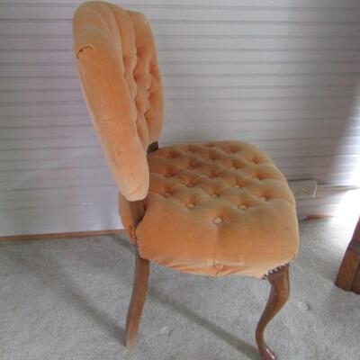 Queen Anne Style Chair with Button Tufted Upholstery