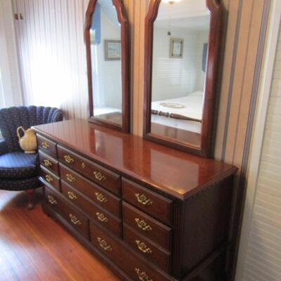 Mahogany Finish Stretch Dresser with Double Mirror- Dentil Accents- Made in USA