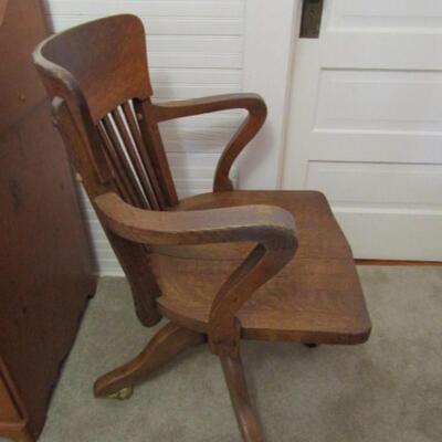 Antique Tiger Oak Banker's Chair on Casters