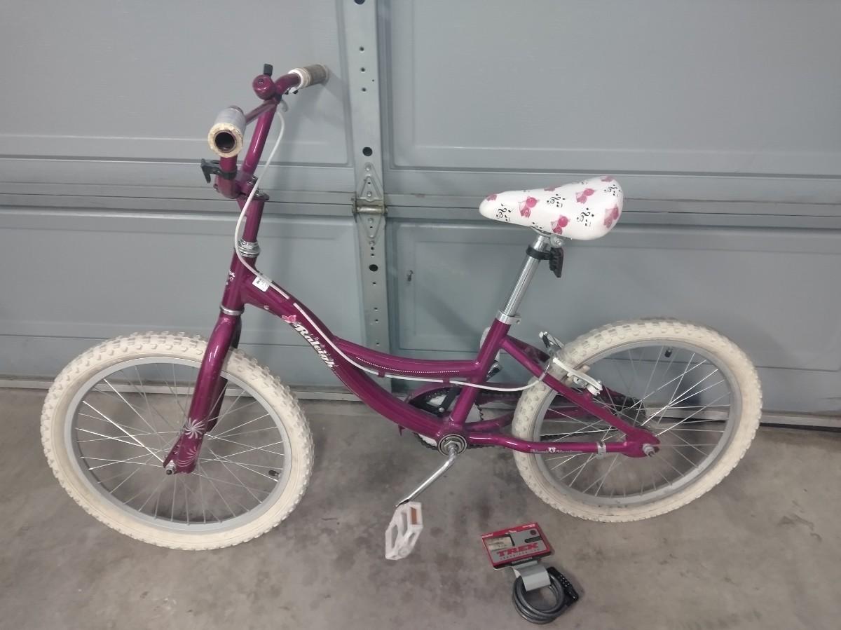 LOT 356 GIRLS RALEIGH ATOMIC 13 ALUMINUM BICYCLE | EstateSales.org