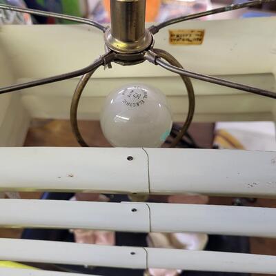 MID-CENTURY VENETIAN BLIND METAL ORIENTAL TABLE LAMP
