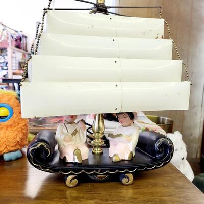 MID-CENTURY VENETIAN BLIND METAL ORIENTAL TABLE LAMP