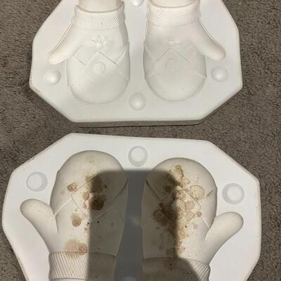 Vintage Ceramic Mittens Mold #D-1579 1997 Slip casting Candy Cane Carriers Condition: Used