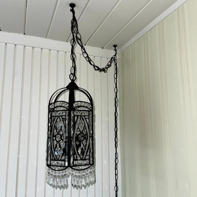 LOT 1 HANGING SWAG LAMP METAL & FAUX CRYSTAL REFLECTED LIGHT PATTERN