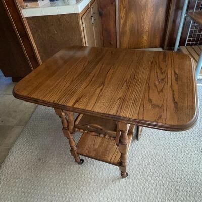 LOT 8  OAK REPRODUCTION ENGLISH TEA CART DROP LEAF SIDES REMOVABLE TRAY