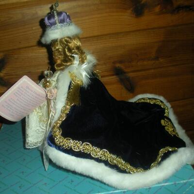 1992 Ltd. Production 8" Queen Elizabeth II Coronation Doll