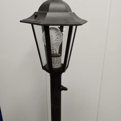 LOT 11W  LAMP POST LIGHT AND SNOWMAN LAMP