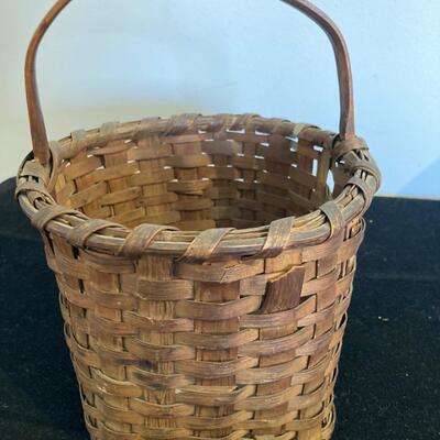 Vintage Egg Basket ... Round Gathering/Market Basket ... Woven Splint Wood with Bentwood Handle Primitive 7â€w x 9â€h
