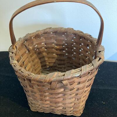Vintage Egg Basket ... Round Gathering/Market Basket ... Woven Splint Wood with Bentwood Handle Primitive 7â€w x 9â€h