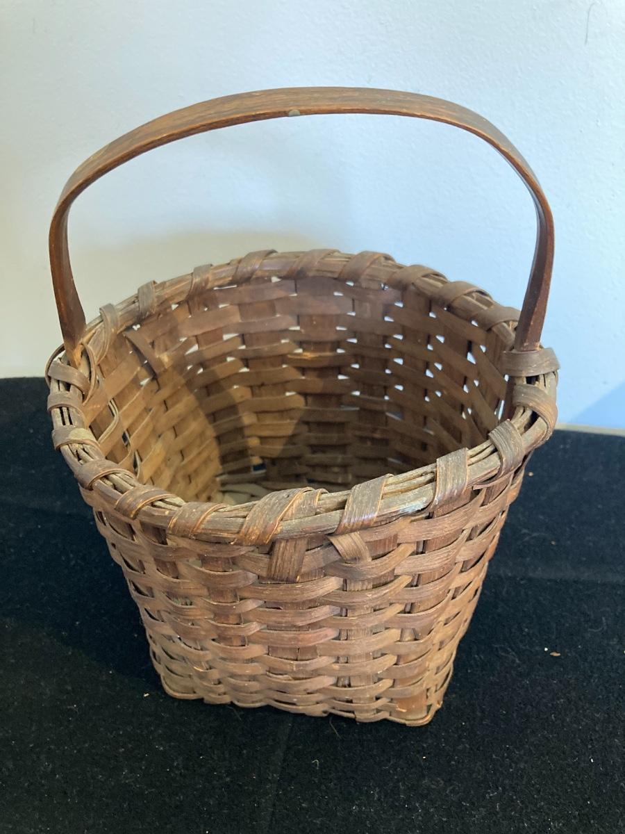 Vintage Egg Basket Round Gathering/Market Basket Woven Splint