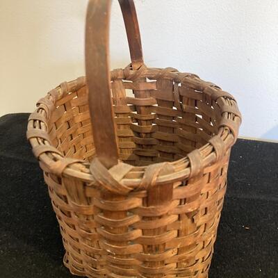 Vintage Egg Basket ... Round Gathering/Market Basket ... Woven Splint Wood with Bentwood Handle Primitive 7â€w x 9â€h