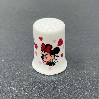 MINNIE MOUSE W/ HEARTS THIMBLE