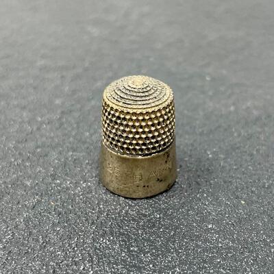 SIMONS BROTHERS STERLING SILVER THIMBLE - 25TH ANNIVERSARY