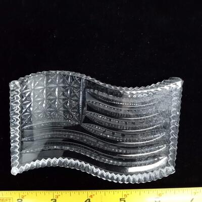 LOT 64W  CRYSTAL US FLAG AND SMALL BOWL