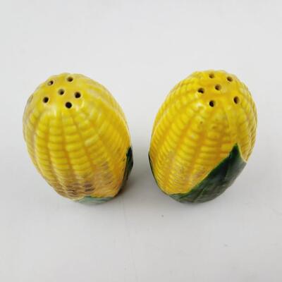 VINTAGE CORN COB SALT & PEPPER SHAKERS